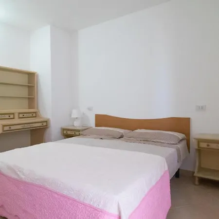 別荘 Residenza La Pineta オロゼーイ